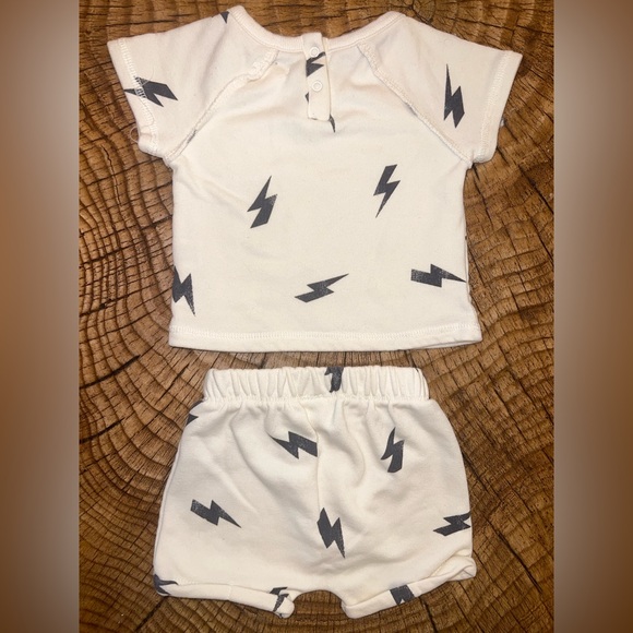 ‼️NWOT: Grayson Mini Lighting Bolt Shorts Set - 0-3 M - Picture 2 of 3